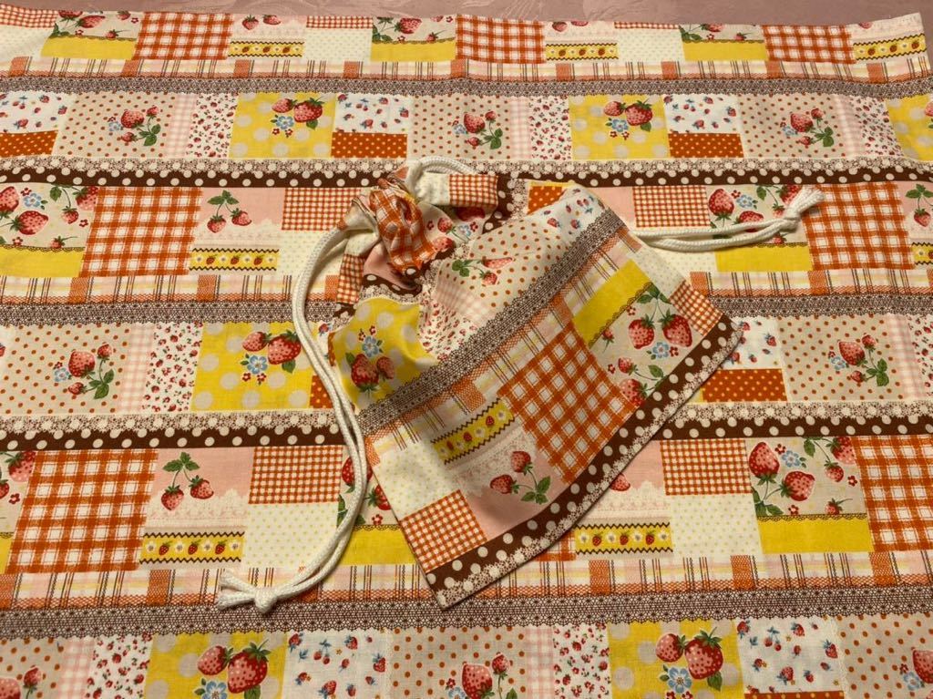 No.136 裏付ランチョンマット&巾着 ハンドメイド 40x60 イチゴ柄 黄色 女の子拍卖