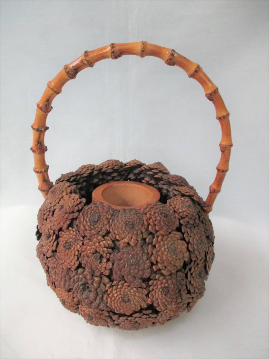 レトロ 全面 松ぼっくり 花入 花器 竹筒 日本 当時物 和風 和調 インテリア 置物 かご 竹 手付 自然素材 拍卖