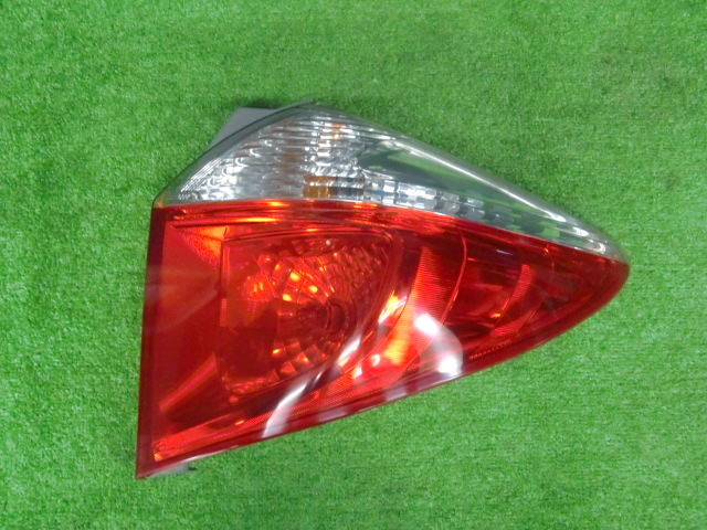 0【A】 ラクティス NSP120 / 右テールランプ 81550-52660 コイト 52-213 / ブレーキランプ NCP120 NCP125 【662131】 拍卖