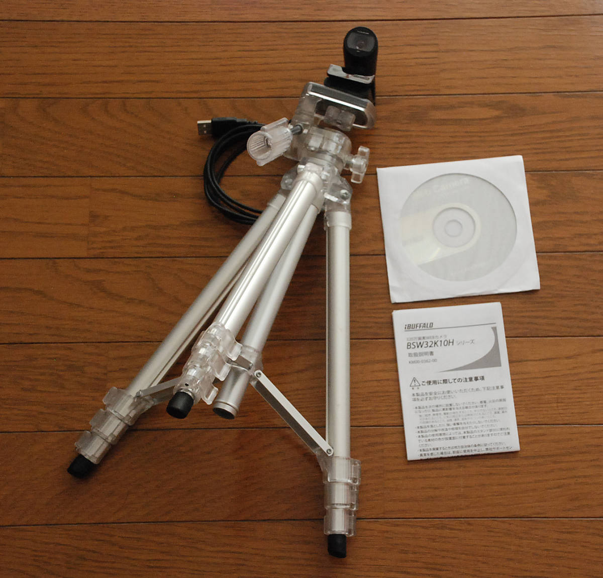 バッファローBUFFALO/BSW32KM03BK/マイク内蔵320万画素WEBカメラF2.2レンズ/本体ブラック&Kenkoスケルトン三脚SK-100付*展示処分品拍卖