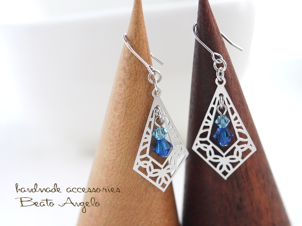 ◇◆+angelo+スワロフスキーとKi透かしのピアス(p-021)カプリブルー S シンプル チタン 樹脂 イヤリング拍卖