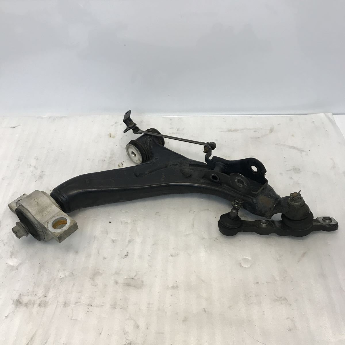 ★トヨタ クラウンマジェスタ後期★純正右ロアアーム/DBA-UZS186 YA290拍卖