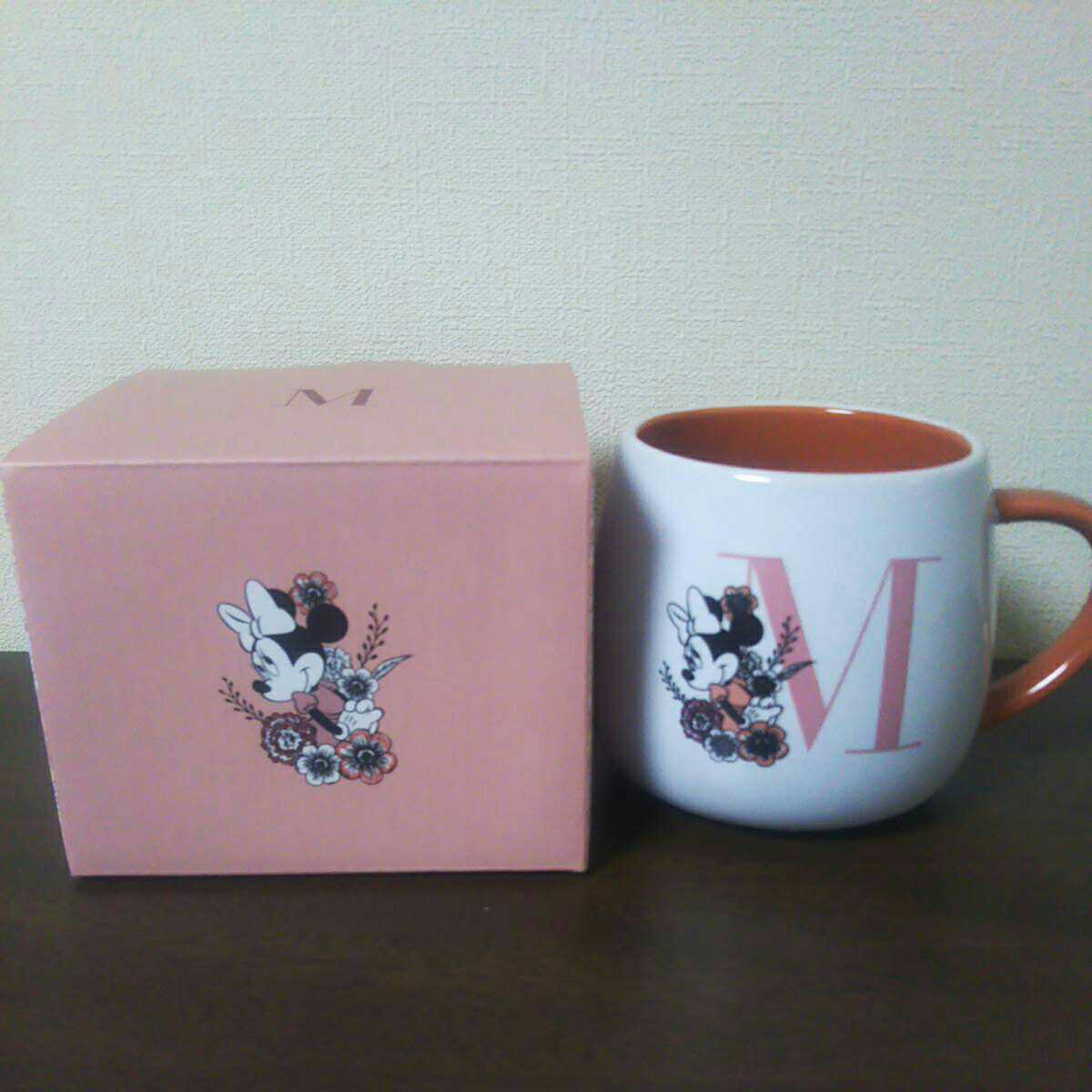 新品未使用 ディズニーストア ミニーマウス マグカップ イニシャル M マグ 陶器 食器 箱入り 拍卖