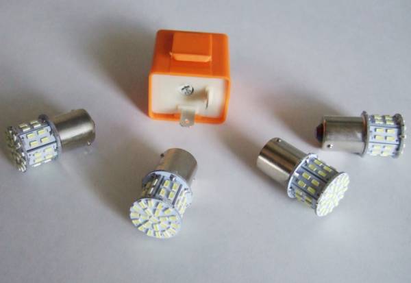 <RL02S06W4-001>ウインカーLED化キット ウインカーリレー1個と50SMD LED(白色・6000K)4個 のセット拍卖