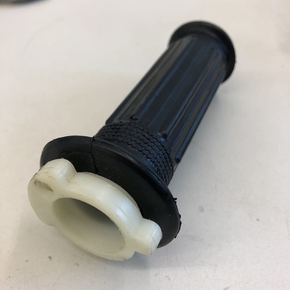 2-3865☆スズキ 純正 スロットルグリップ 57110-04410拍卖