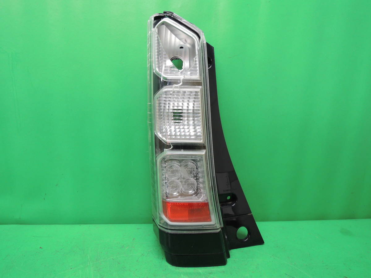・ DBA-JF1 N-BOX SSパッケージ 純正 左/L テールランプ/ライト 【割れあり ジャンク品 部品取りに】ICHIKO D105 助手席側 H-6295拍卖
