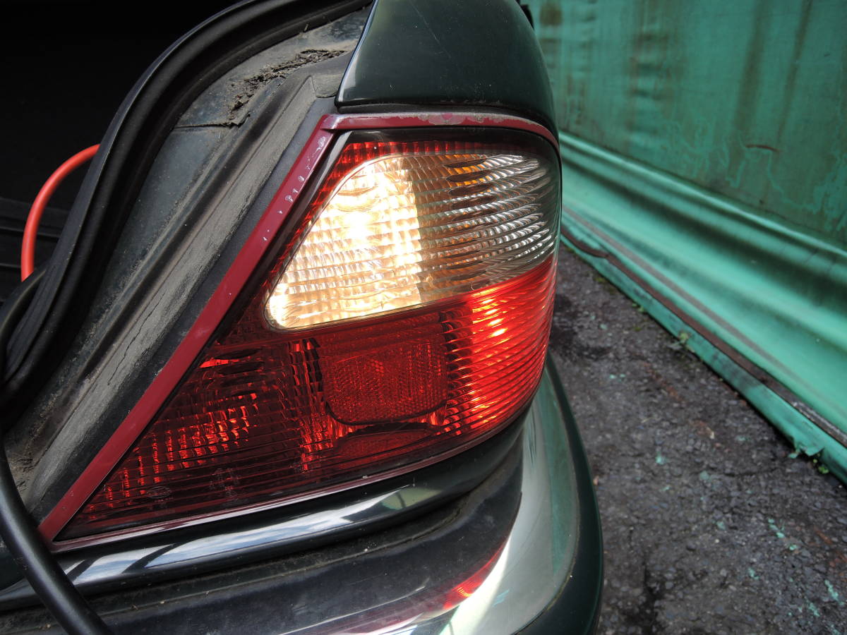 ・ GF-JLGC JAGER ジャガー XJ 3.2L/X300 純正 右/R テール/ブレーキ/ランプ/ライト HELLA 236-562 【動作車両】 J-1461拍卖