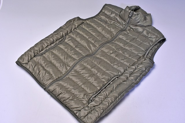 ユニクロ ★ ウルトラライトダウン ベスト ★ メンズ S ★ オリーブ ★ 襟付き ★ 中古品 ★拍卖