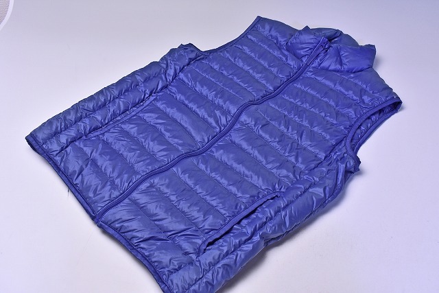 ユニクロ ★ ウルトラライトダウン ベスト ★ メンズ S ★ 薄いネイビー ★ 襟付き ★ 中古品 ★拍卖