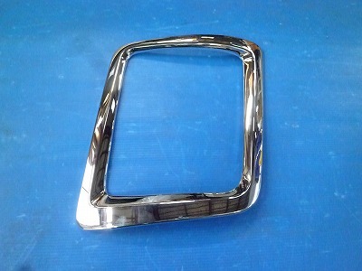 1201 いすゞ NEWギガ(H21.5~H27.10) 純正メッキヘッドライトベゼルLH 拍卖