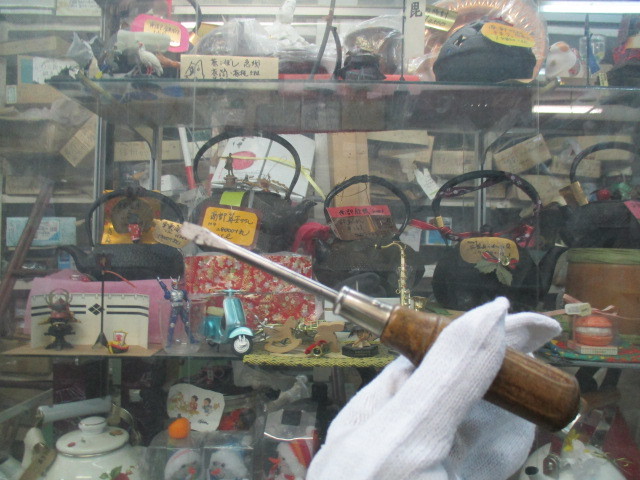 昔仕入れたVIKINGの木柄貫通マイナスドライバー軸長7.5cm拍卖