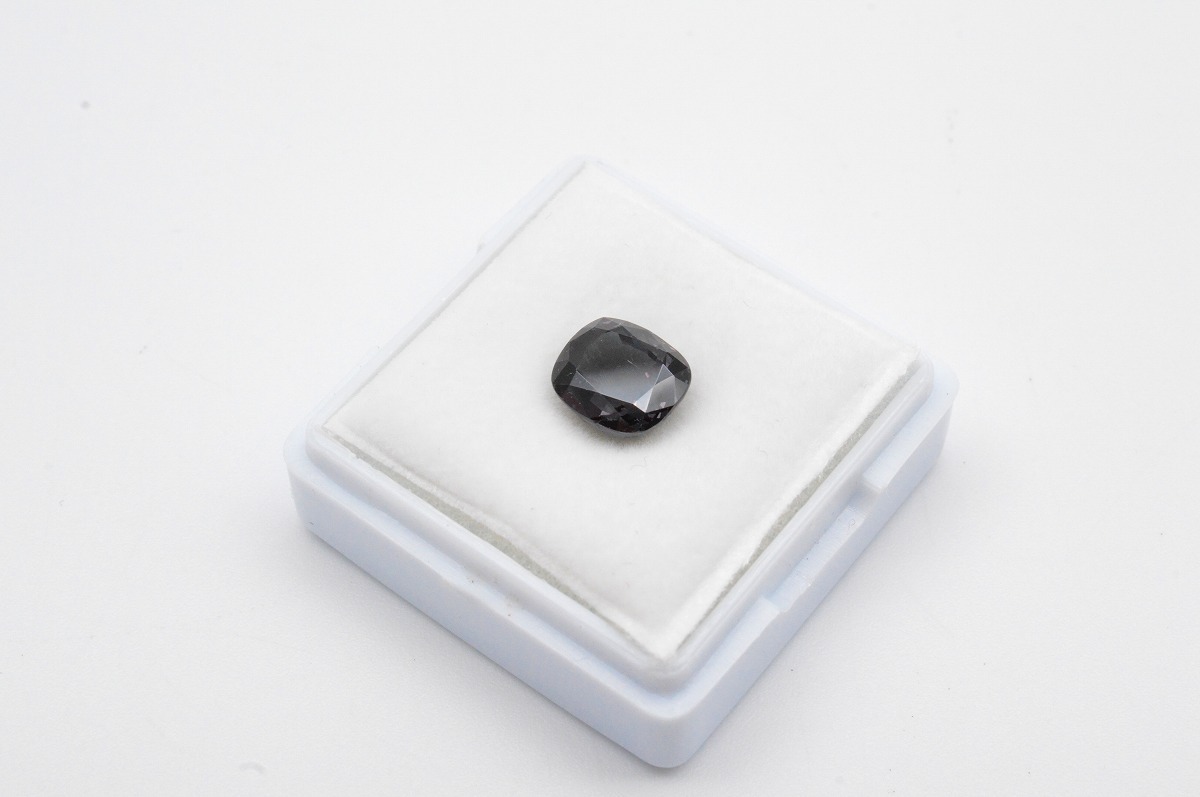 天然カラーチェンジガーネット 2.628ct クッション 変色効果大 CGLソーティング 製品制作 コレクション CG-083S拍卖