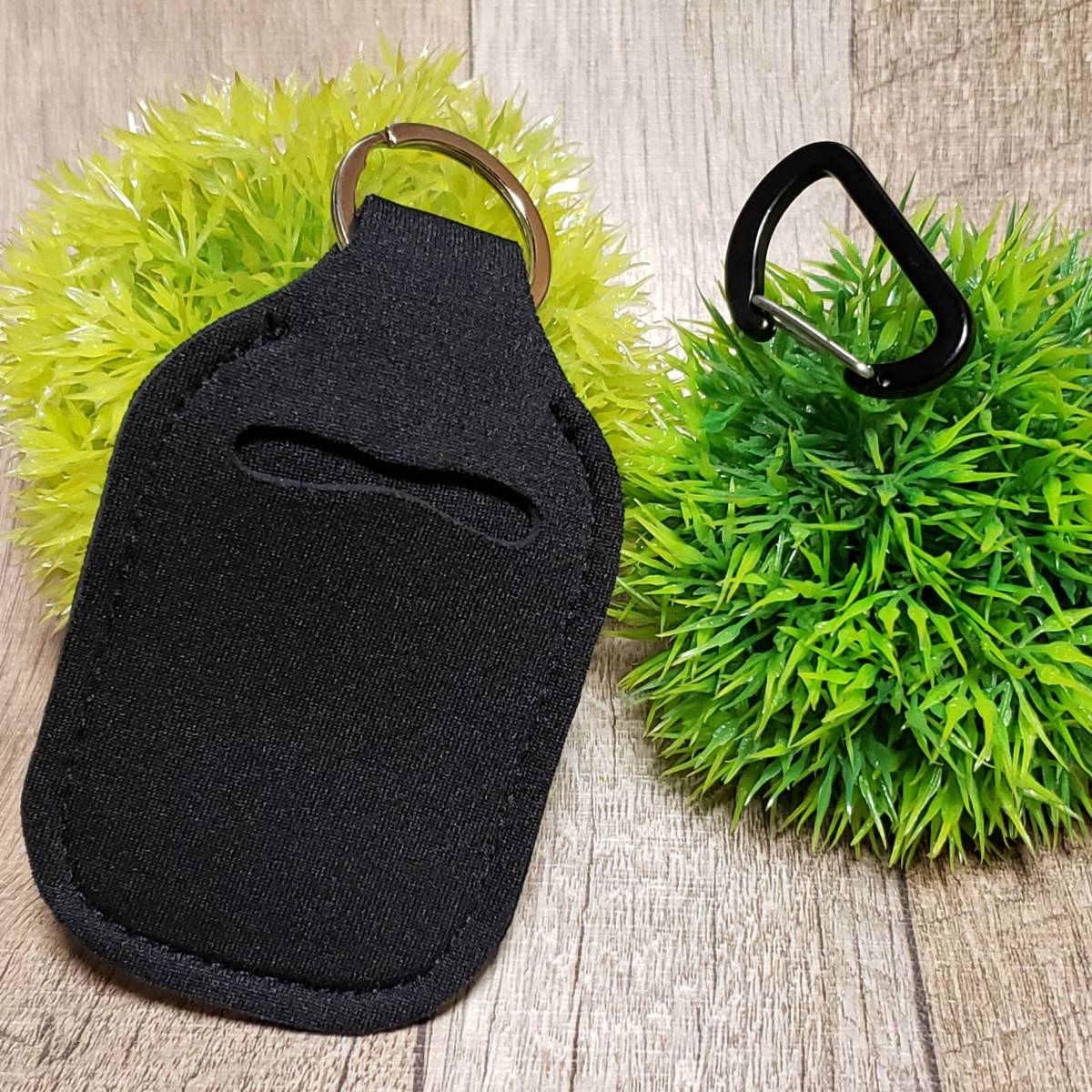 【送料込み】 便利! ソフトタイプ カジュアル ★ マルチ ポケット キーホルダー ★ / ケース & カラビナ & ミニボトル (各1個)拍卖