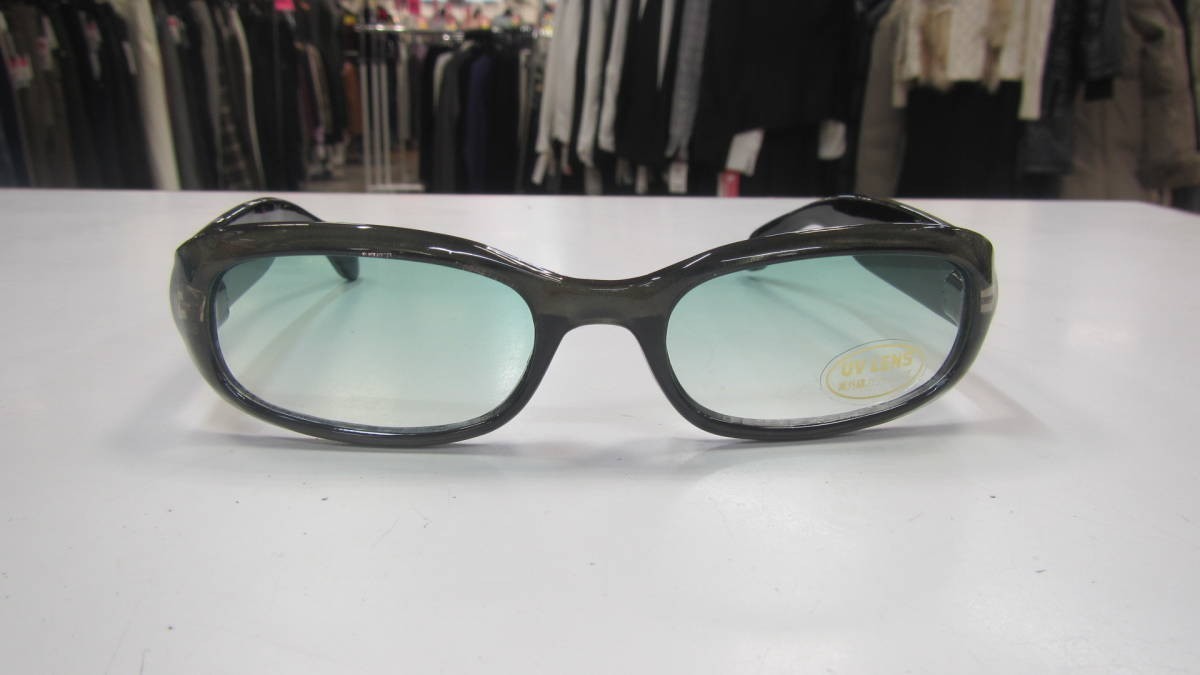 ※新品 すっきりな印象 スクエアー STYLE サングラス NO550拍卖