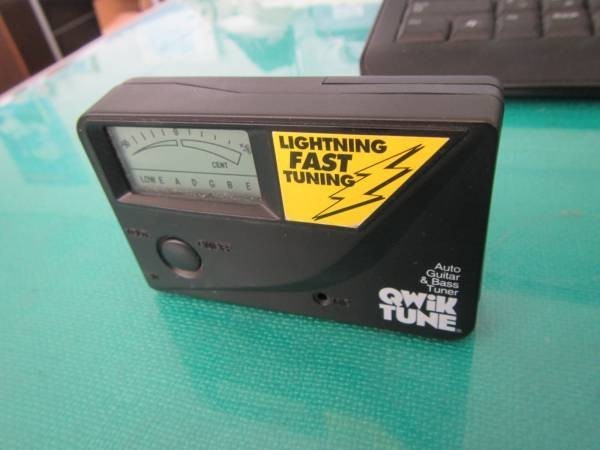 QWiK TUNE ギター&バスチューナー(中古動作品)★送料無料★拍卖