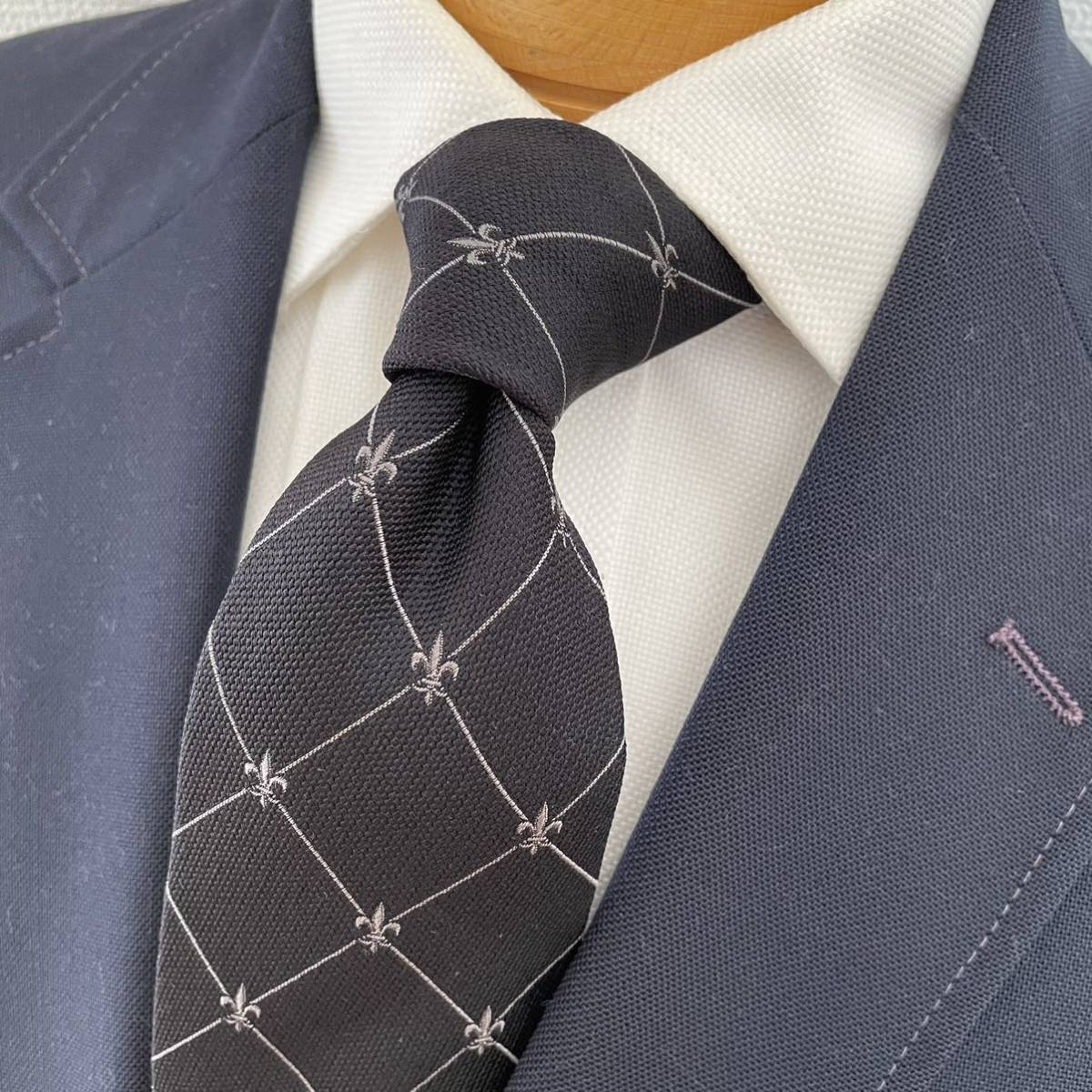 【人気】JUNNER 日本製ネクタイ BSフレア柄 ブラックネクタイ 高級シルク大剣約9cm拍卖