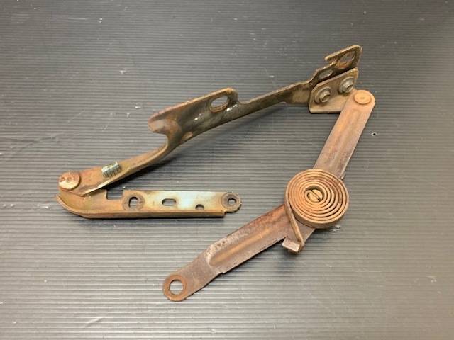 87 88 カトラス ボンネットヒンジ フードヒンジ 左側拍卖