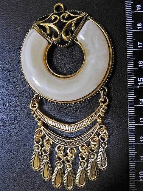 チベタンアクセサリー・ペンダントトップ(オフホワイト)拍卖