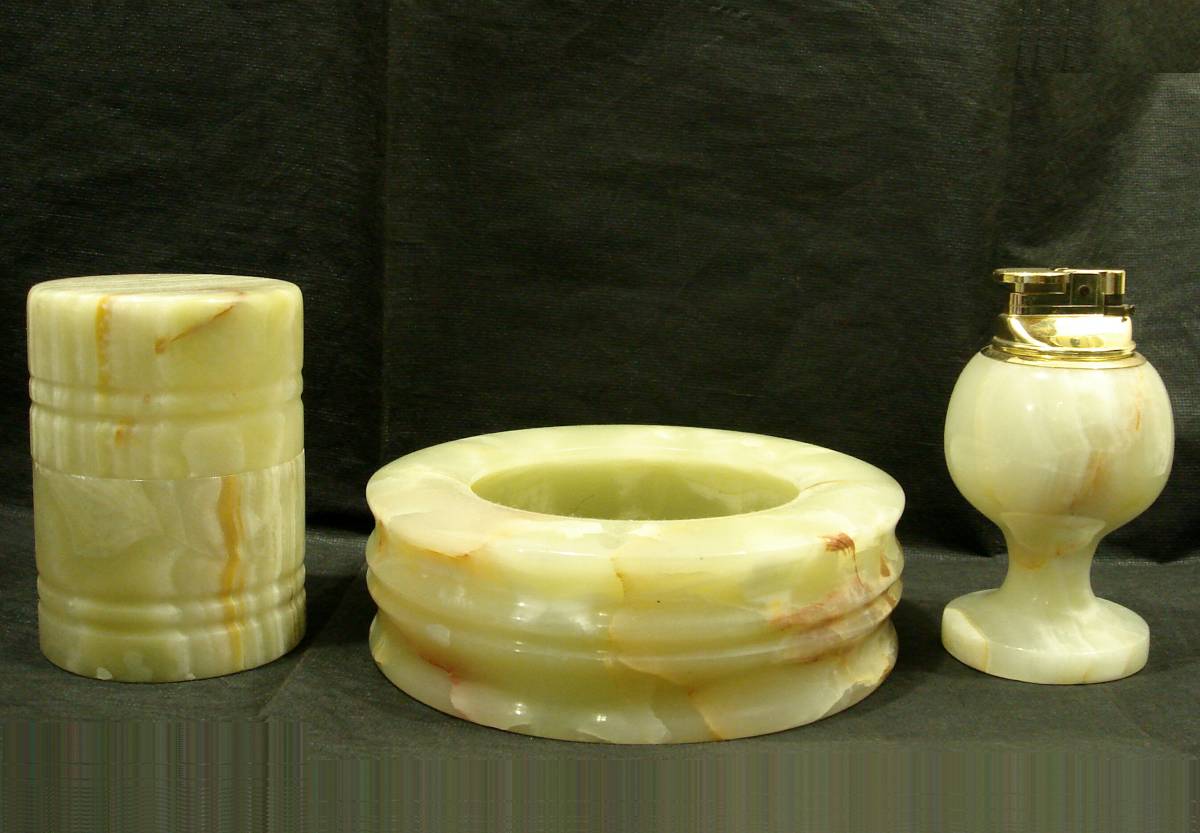 即決は送料無料 ヴィンテージONYX喫煙具3点セットEURASIAミディアム・グリーンオニキス灰皿(ライターはジャンク)煙草入れ パワーストーン拍卖