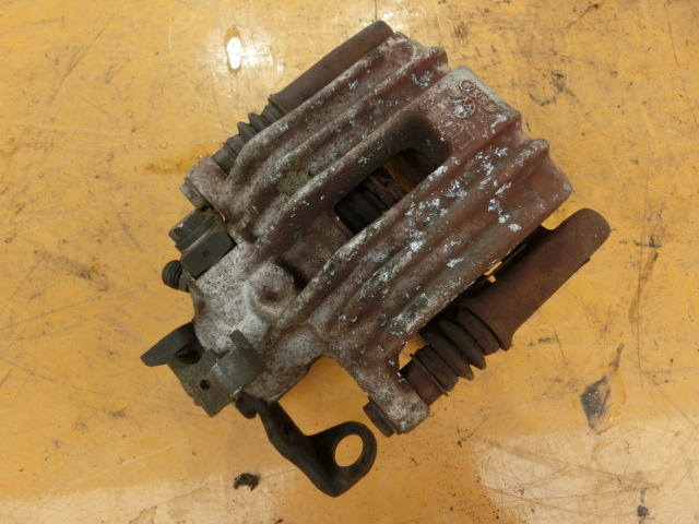 TTクーペ 右 キャリパー 平成15年 GH-8NAUQ リア ブレーキ アウディ 1.8T 2005y 13.6万km ii 拍卖