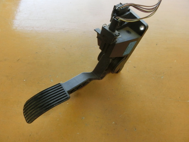 ビアノ アクセル ペダル 平成16年 GH-639811 センサー A6393000704 ベンツ 04y ii拍卖