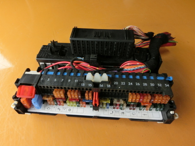 BMW X3 ヒューズ ボックス 平成20年 後期 ABA-PC25 E83 2.5SI 7.7万km 08y 拍卖