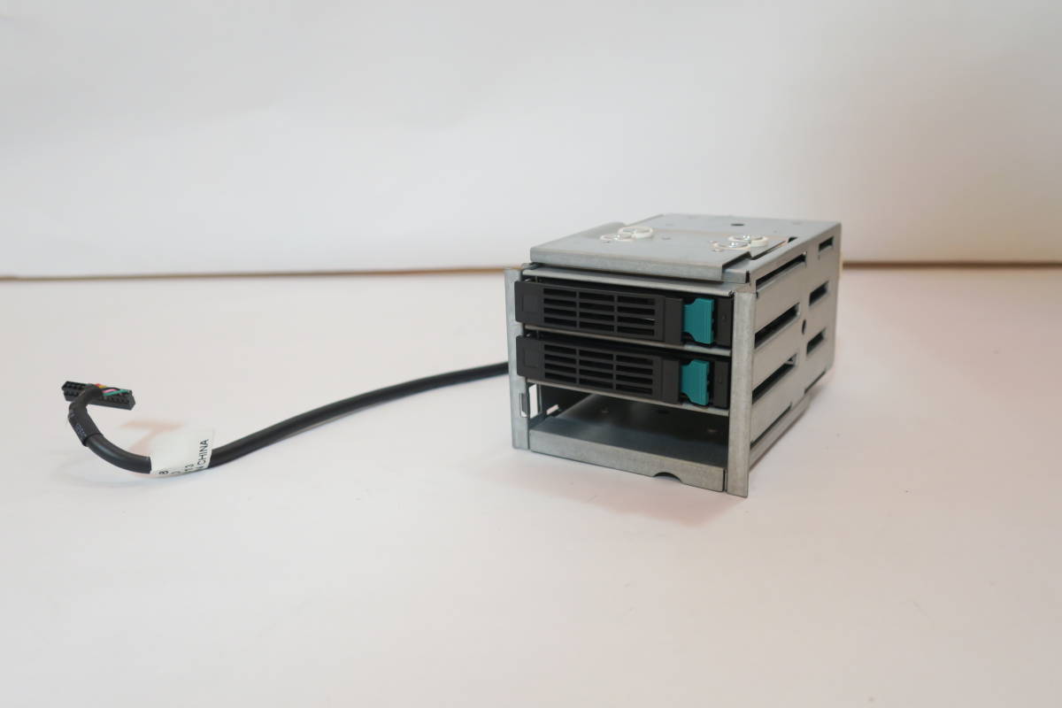 日立 スリムタワー型サーバー 2.5インチ HDD ケージ HITACHI GQUS12AL-HGNNKN2 使用 ①拍卖