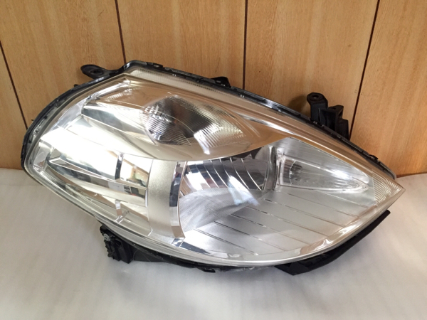 ティーダ C11 後期 右 ヘッドライトハロゲン STANLEY P7779 美品拍卖