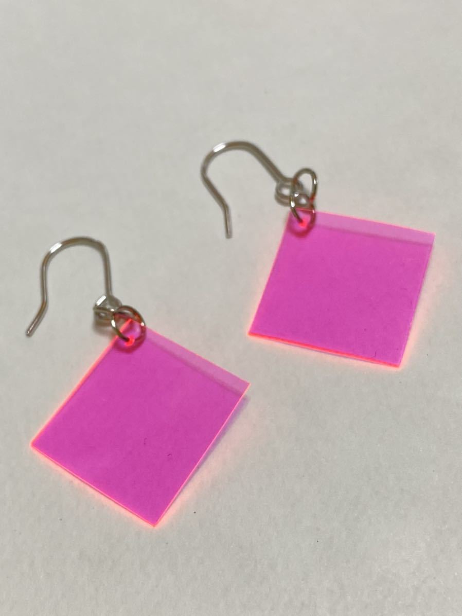 ハンドメイド★ビニール ピアス 四角(604)拍卖