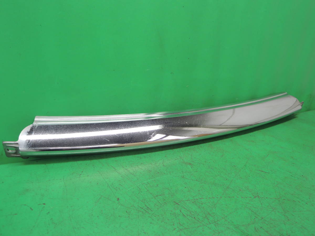 ・ GF-M112S ストーリア X4 純正 【中央/真ん中】 フロントバンパー メッキモール ガーニッシュ 52711-97201 D-0521拍卖