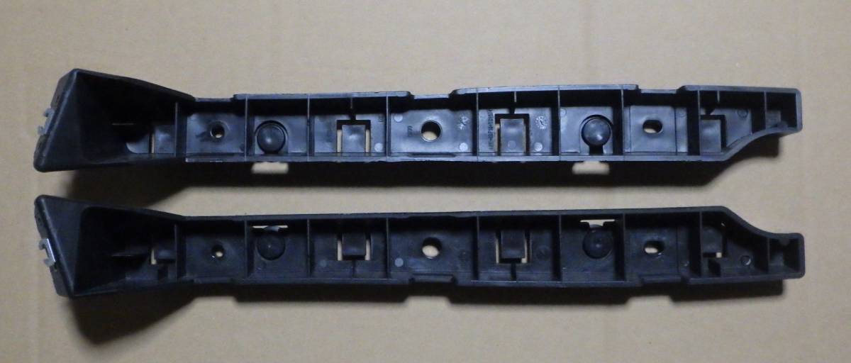 即決 アルファロメオ ジュリエッタ バンパーブラケット 左右 リア 0050513704 0050513705 ※送込 ②拍卖