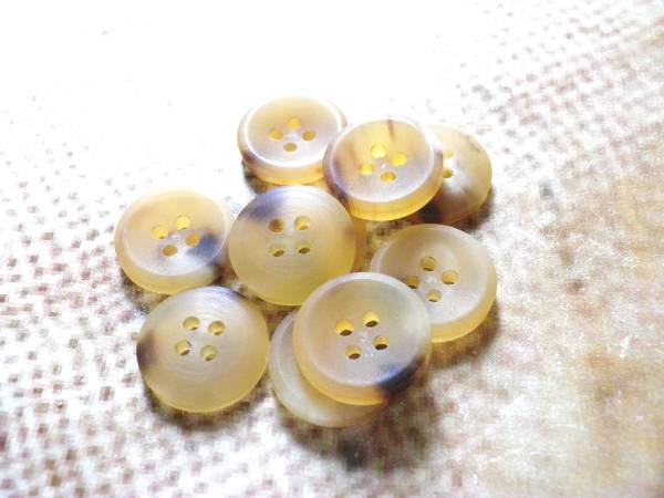 ★☆本水牛ボタン 4穴 半ツヤ 超貴重なベージュ 15mm 10個 ☆★拍卖