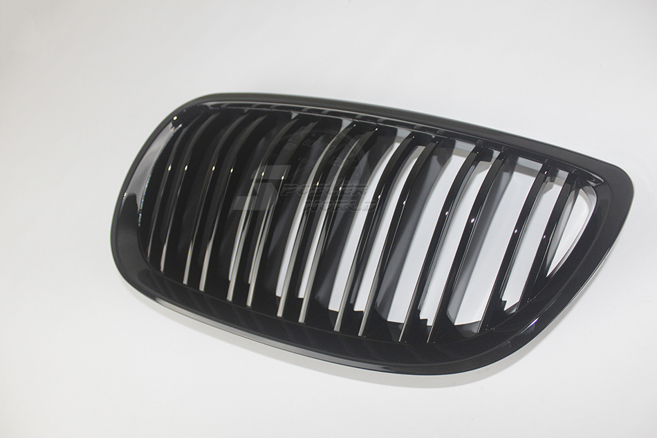 純正交換用 左右セット 取付簡単 在庫有 BMW E92 E93 前期 M LOOK フロントグリル 艶有黒 光沢黒 ABS 07-10 M3拍卖