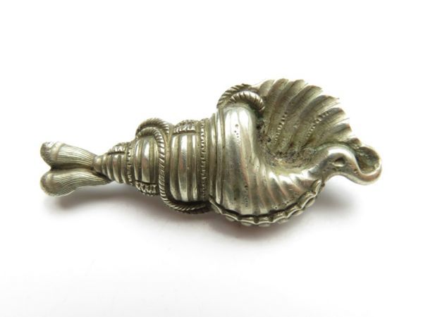 【2278】刀装具 江戸~ オリジナル 銀製 法螺貝 金具 8g(初品・買取品)拍卖