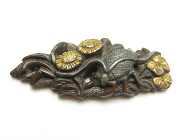 【2347】刀装具 江戸~ オリジナル 赤銅地 菊花に虫金具 6g(初品・買取品)拍卖