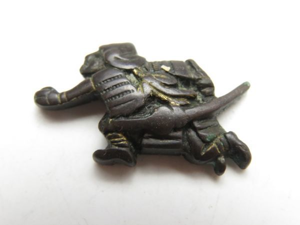 【2356】刀装具 江戸~ オリジナル 赤銅地 武者金具 3g(初品・買取品)拍卖