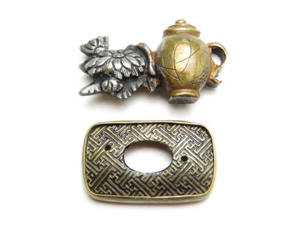 【2400】刀装具 江戸~ オリジナル 銅地 花に水注金具 5g(初品・買取品)拍卖