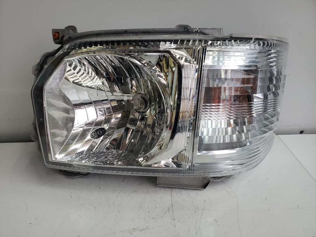 トヨタ ハイエース 200系 ヘッドライト 左 KOITO 26-131拍卖