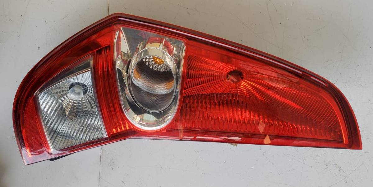 スズキ スプラッシュ XB32S テールランプ 左拍卖