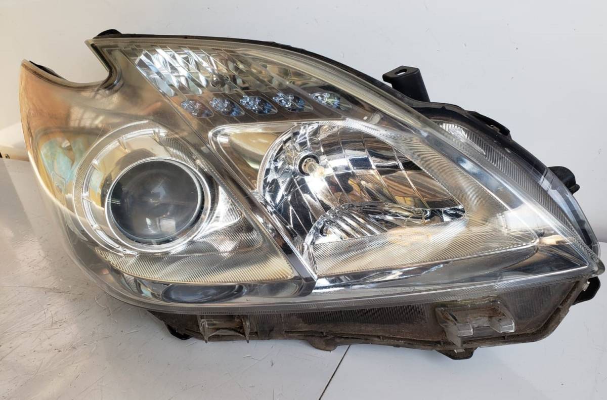 トヨタ プリウス ZVW30 ヘッドライト 右拍卖