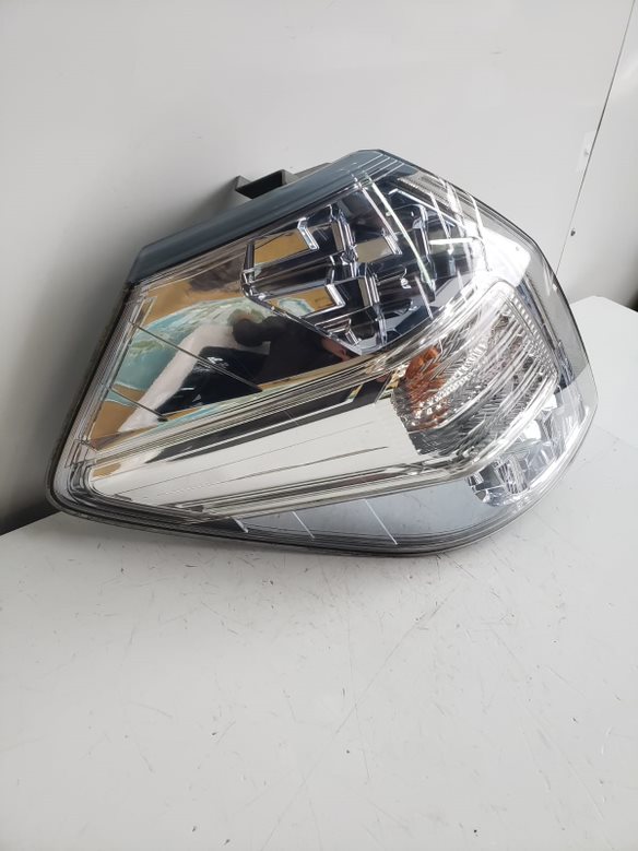 ホンダ フィットシャトル GP2 テールランプ 左拍卖