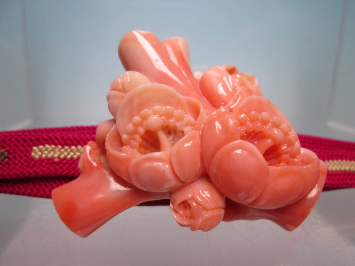 ☆本珊瑚 大振りな梅花彫刻の帯留め兼ブローチ 36,33g拍卖