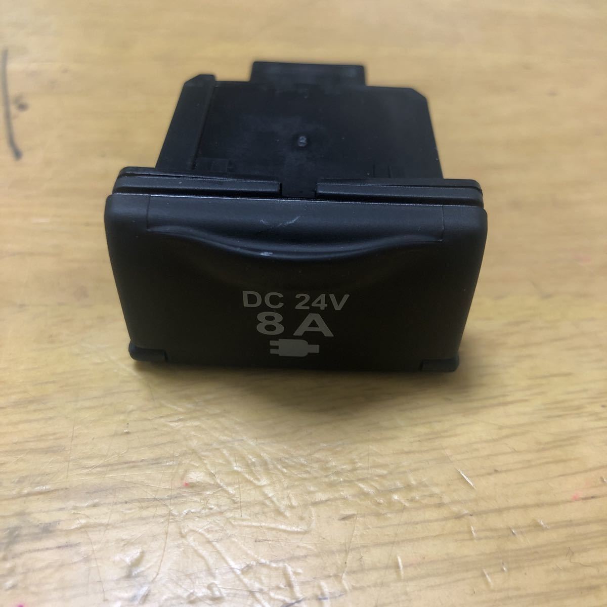 日野 HINO プロフィア レンジャー 純正 コンセント DC 24V 8A ジャンク トラック 大型 中型 小型拍卖