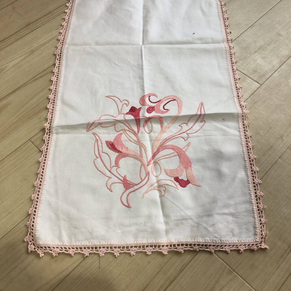 レース編み&刺繍(約90cm×約40cm)拍卖