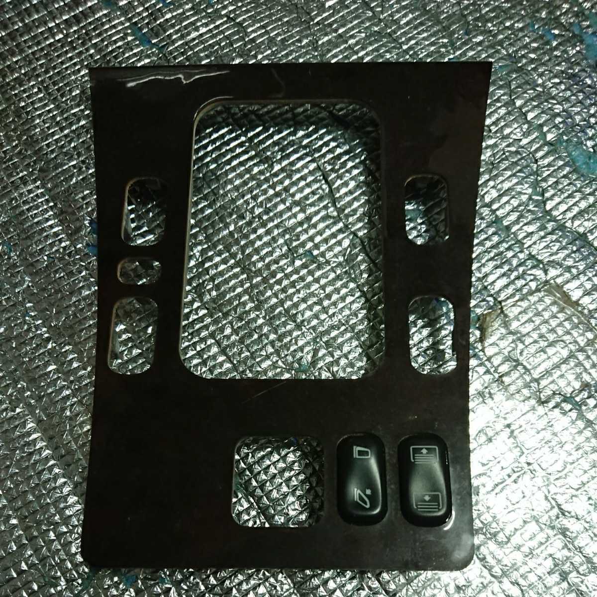 C-98 スイッチ類動作未確認 ベンツ Eクラス W210 E320 内装センターウッドパネル/ウッドシフトパネルカバー A 210 683 01 08拍卖