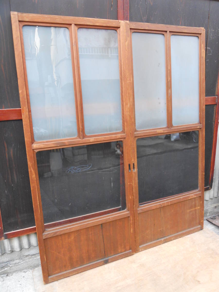 最終値下げ!M8213 古民家 ガラス付き引き戸2枚 高177cm横73.5cm厚3cm(0312)【送り先は会社 事務所 店舗限定】【個人様は西濃運輸局留め】拍卖