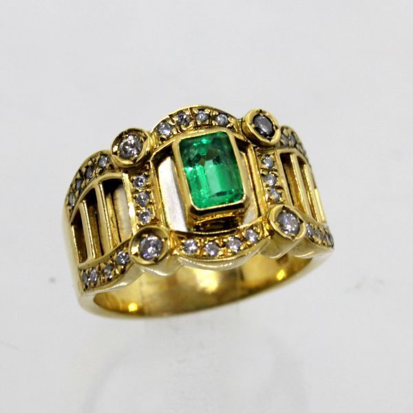◎中古美品◎18金,プラチナ エメラルド 0.70ct ダイヤ 0.50ct リング 13号拍卖