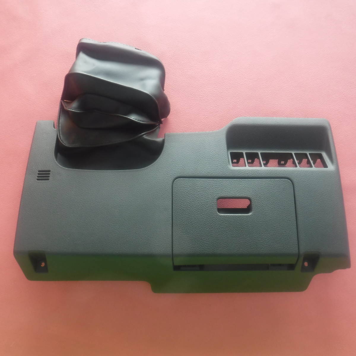 エクストレイルNT30エクストレールT30ステアリング コラム下カバー内張りX-TRAILヒューズボックス68106-EQ000スイッチ穴パネル内装トリム拍卖