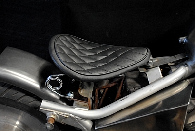 マグナ250 専用ソロシートKIT スプリングタイプ ステッチ 3色展開 ステッチ種類多数! シート マグナ スプリング拍卖