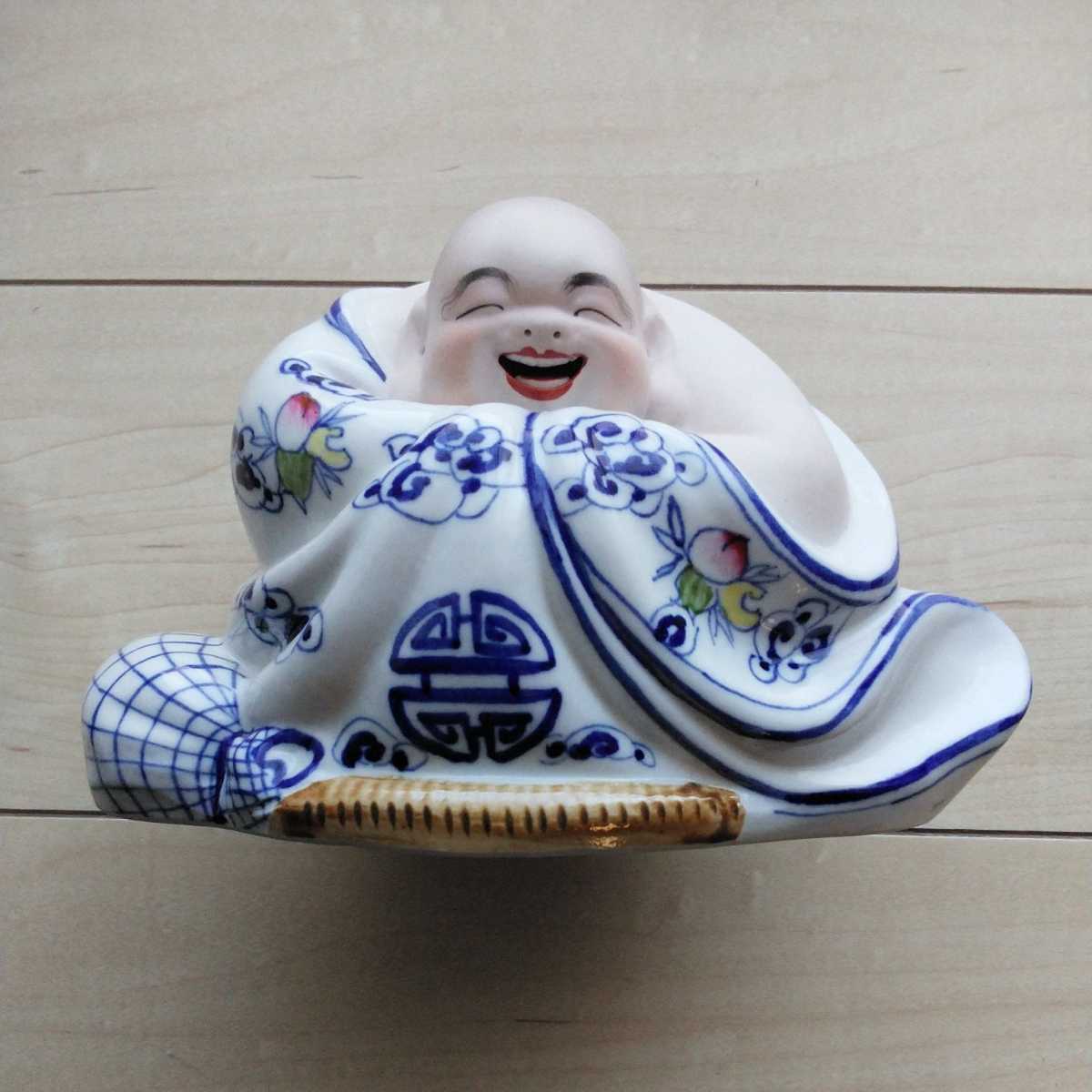 ■『満面の笑みを湛える布袋様』1臺。中国景徳鎮製陶器人形。横濱南京街(中華街)Souvenir。購入して18年経ちます。拍卖